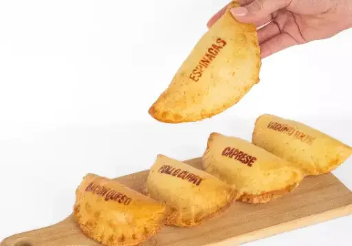 [08020032] Empanada POLLO CURRY 